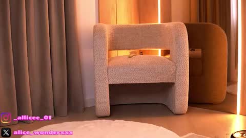 Snapshot of vanessasimon chatting on 03/22/26, 06:17 Vanessa Simon online show from 03/22/26, 06:17