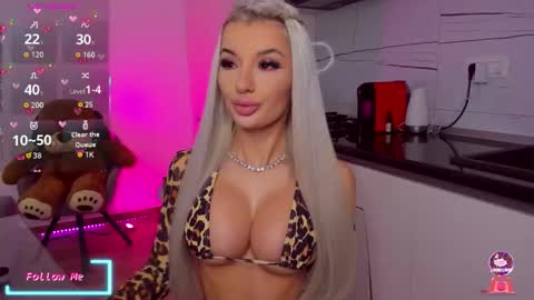 Snapshot of vanessavanne chatting on 01/17/26, 03:28 Vanessa online show from 01/17/26, 03:28