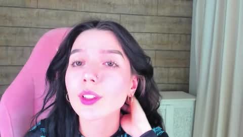 Snapshot of vanessavienne chatting on 03/09/26, 04:55 VanessaVienne online show from 03/09/26, 04:55