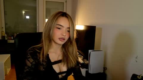 Snapshot of vanesse_ chatting on 04/20/26, 10:44 Irina online show from 04/20/26, 10:44