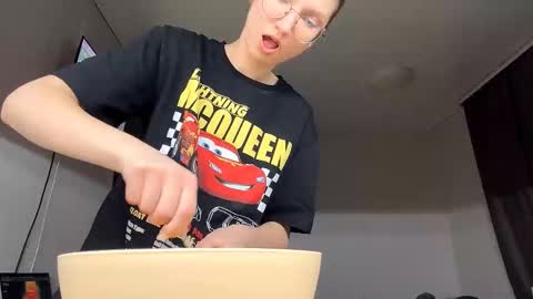 Kim online show from 11/29/25, 03:37