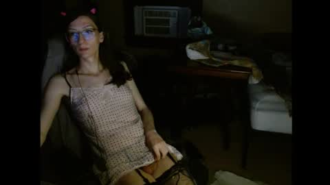 Snapshot of vanica_blackwood chatting on 08/08/26, 02:14 Lauren online show from 08/08/26, 02:14