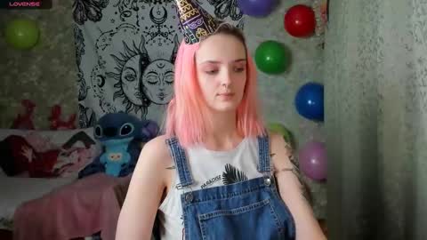 Snapshot of vanilla_arya chatting on 12/12/24, 10:24 Adelina online show from 12/12/24, 10:24