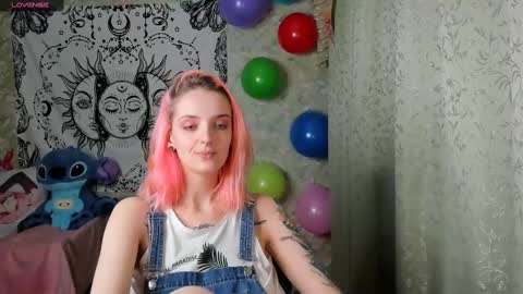 Snapshot of vanilla_arya chatting on 12/12/24, 02:00 Adelina online show from 12/12/24, 02:00