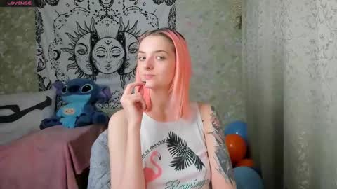 Snapshot of vanilla_arya chatting on 12/26/24, 10:26 Adelina online show from 12/26/24, 10:26