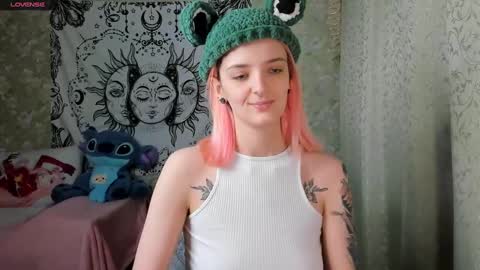 Snapshot of vanilla_arya chatting on 01/04/25, 10:05 Adelina online show from 01/04/25, 10:05