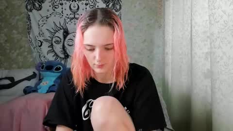 Snapshot of vanilla_arya chatting on 01/25/25, 09:26 Adelina online show from 01/25/25, 09:26