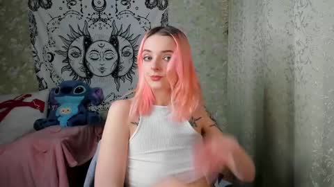 Snapshot of vanilla_arya chatting on 01/28/25, 01:05 Adelina online show from 01/28/25, 01:05