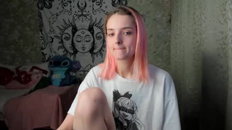 Snapshot of vanilla_arya chatting on 02/08/25, 01:33 Adelina online show from 02/08/25, 01:33