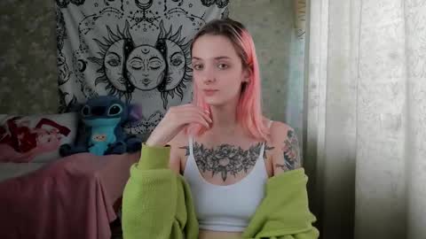 Snapshot of vanilla_arya chatting on 02/11/25, 06:51 Adelina online show from 02/11/25, 06:51