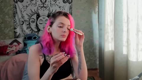 Snapshot of vanilla_arya chatting on 02/25/25, 09:53 Adelina online show from 02/25/25, 09:53