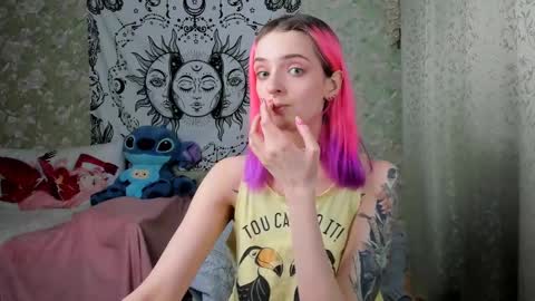 Snapshot of vanilla_arya chatting on 02/28/25, 07:25 Adelina online show from 02/28/25, 07:25
