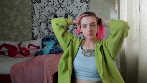 Snapshot of vanilla_arya chatting on 03/11/25, 08:20 Adelina online show from 03/11/25, 08:20