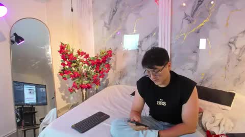 vanilla_hot_ online show from 12/03/25, 07:34