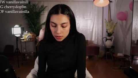 Snapshot of vanilla_velvet chatting on 11/19/25, 12:54 Annabet online show from 11/19/25, 12:54