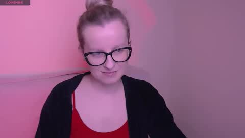 Mia online show from 11/21/25, 06:45