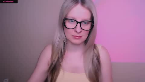 Mia online show from 05/01/26, 11:48