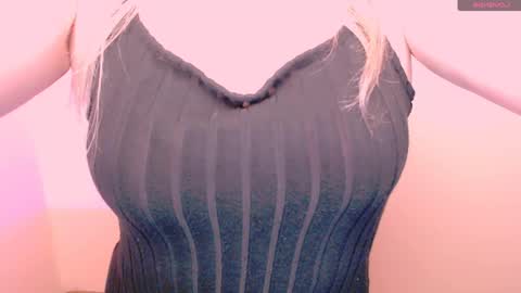 Mia online show from 05/22/26, 04:34