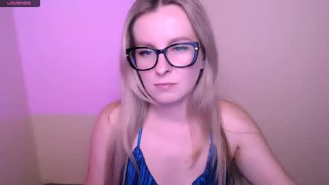 Mia online show from 06/11/26, 04:38