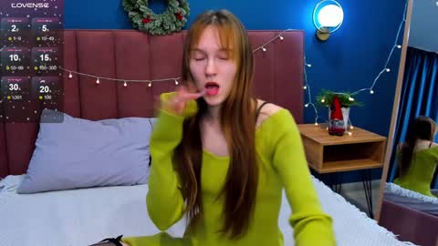 Snapshot of vanillakelly chatting on 12/10/24, 04:24 Sofia online show from 12/10/24, 04:24