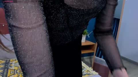 Snapshot of vanillakelly chatting on 12/23/24, 10:10 Sofia online show from 12/23/24, 10:10