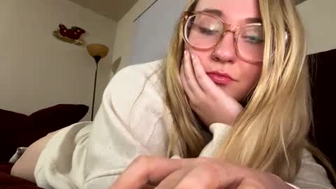 Snapshot of vanillapuddingpie chatting on 12/03/24, 04:25 vanillapuddingpie online show from 12/03/24, 04:25