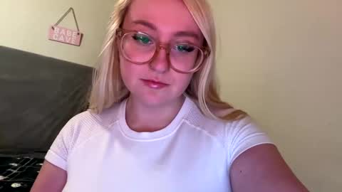 Snapshot of vanillapuddingpie chatting on 01/07/25, 11:45 vanillapuddingpie online show from 01/07/25, 11:45