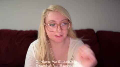 Snapshot of vanillapuddingpie chatting on 01/09/25, 02:01 vanillapuddingpie online show from 01/09/25, 02:01