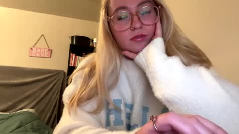 Snapshot of vanillapuddingpie chatting on 01/21/25, 03:37 vanillapuddingpie online show from 01/21/25, 03:37