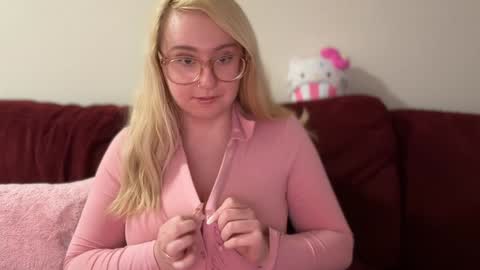 Snapshot of vanillapuddingpie chatting on 01/27/25, 12:54 vanillapuddingpie online show from 01/27/25, 12:54