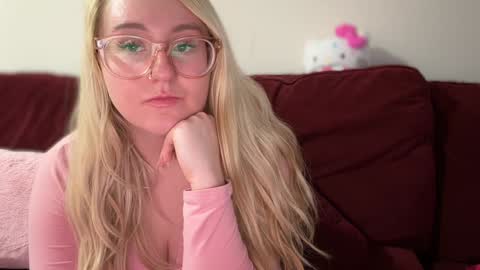 Snapshot of vanillapuddingpie chatting on 01/27/25, 03:58 vanillapuddingpie online show from 01/27/25, 03:58