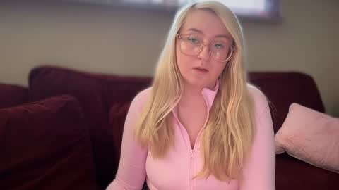 Snapshot of vanillapuddingpie chatting on 02/03/25, 04:52 vanillapuddingpie online show from 02/03/25, 04:52