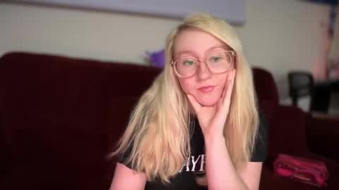 Snapshot of vanillapuddingpie chatting on 02/10/25, 02:52 vanillapuddingpie online show from 02/10/25, 02:52