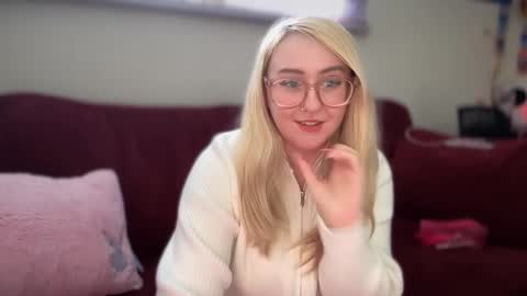 Snapshot of vanillapuddingpie chatting on 02/16/25, 07:05 vanillapuddingpie online show from 02/16/25, 07:05