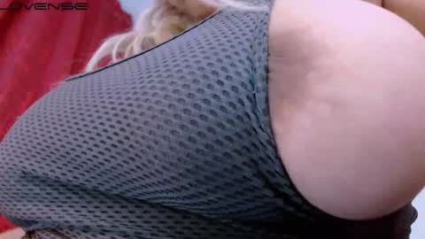 Snapshot of vanne_amet chatting on 01/29/25, 02:19 free  follow me online show from 01/29/25, 02:19