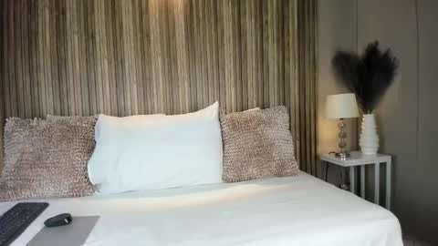 V A N N E S A   online show from 10/31/25, 11:44