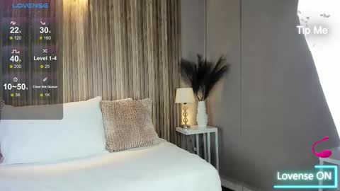 V A N N E S A   online show from 11/18/25, 11:36