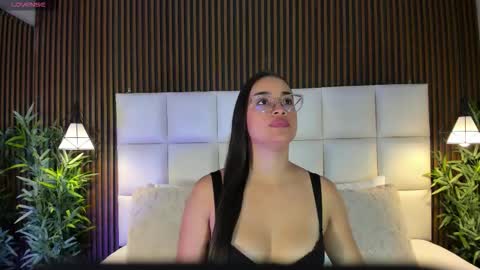 V A N N E S A   online show from 11/27/25, 11:34