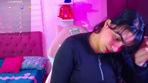 Snapshot of vannessa_shy chatting on 01/07/25, 07:59 Vanesa online show from 01/07/25, 07:59