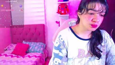 Snapshot of vannessa_shy chatting on 01/18/25, 11:11 Vanesa online show from 01/18/25, 11:11