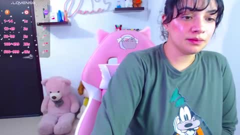 Snapshot of vannessa_shy chatting on 03/04/25, 11:22 Vanesa online show from 03/04/25, 11:22