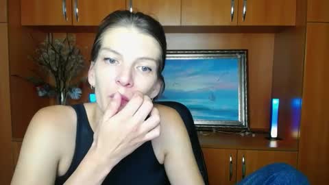 Snapshot of vanrey_ chatting on 09/23/25, 06:27 Vanessa online show from 09/23/25, 06:27