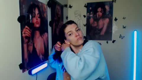 Snapshot of vanrey_ chatting on 01/14/26, 05:29 Vanessa online show from 01/14/26, 05:29