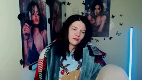 Snapshot of vanrey_ chatting on 01/15/26, 05:34 Vanessa online show from 01/15/26, 05:34