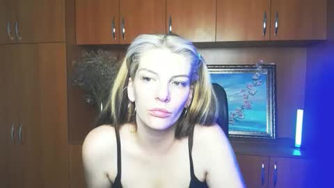 Vanessa online show from 05/25/26, 02:28