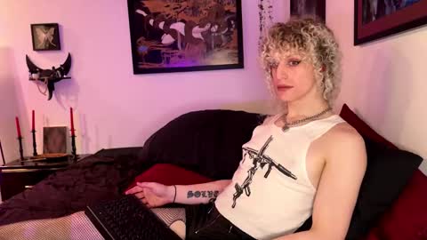 Snapshot of vantablossom chatting on 12/16/25, 07:13 vantablossom online show from 12/16/25, 07:13