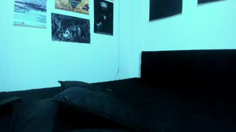 Snapshot of vanvelckan_ chatting on 04/14/26, 03:01 vanvelckan_ online show from 04/14/26, 03:01