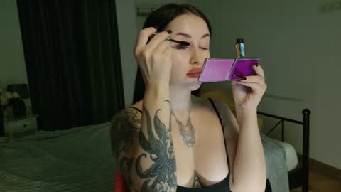 vaolietkat online show from 11/11/25, 07:08