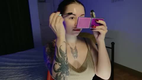 vaolietkat online show from 12/17/25, 08:20