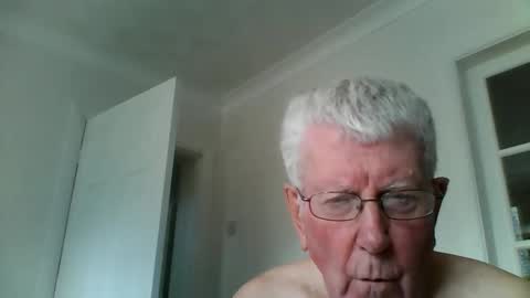 Snapshot of vassus chatting on 02/25/25, 01:28 vassus online show from 02/25/25, 01:28